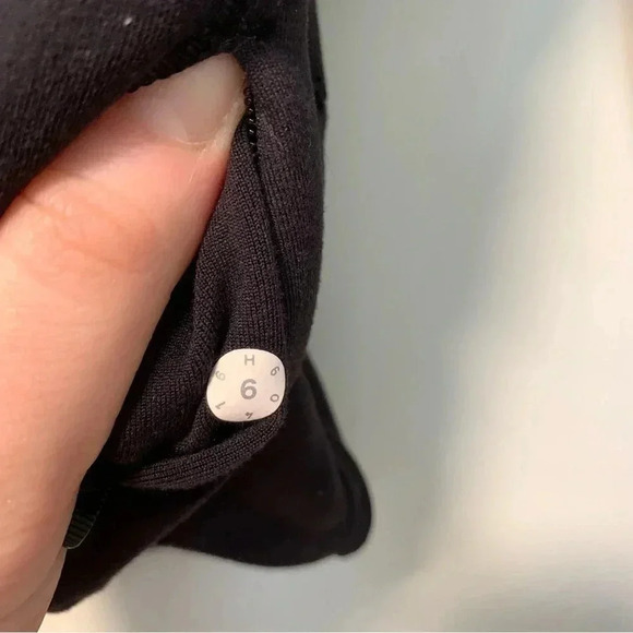 Lululemon  black cropped sweater - Picture 4 of 5